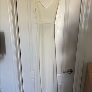 Elegant White Sleeveless Dress